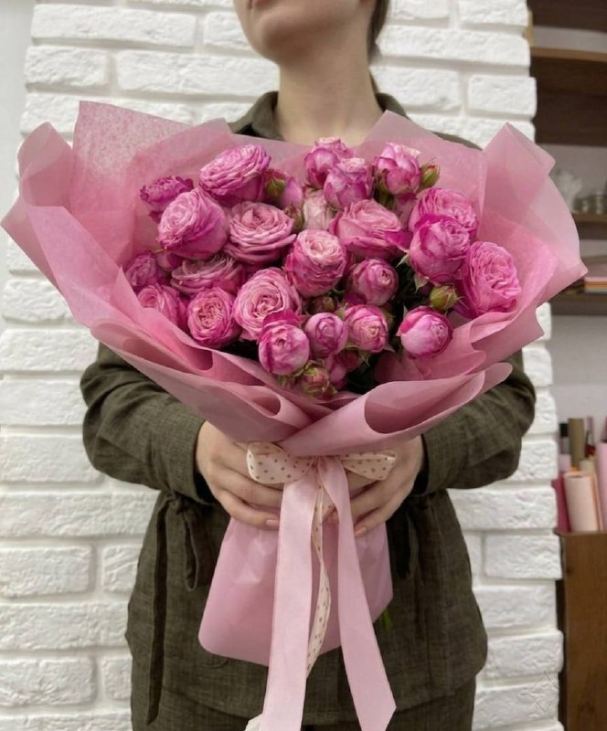 Моно-букет из фиолетовых кустовых роз